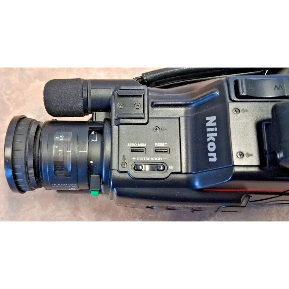 Vintage Nikon ACTION 8 VN-830 8mm Video Camera Recorder